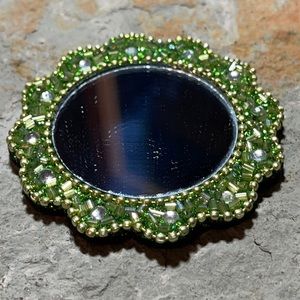 ✨3/$25✨ 🎁GIFT IDEA🎁 cute little green beaded mirror